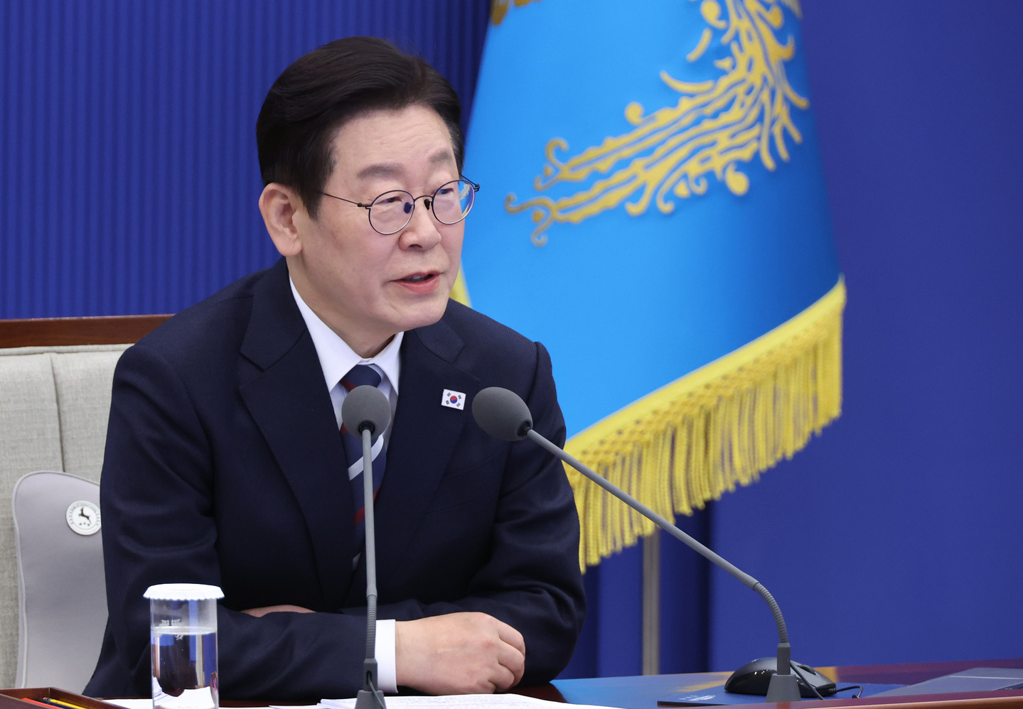 President Lee Jae Myung speaks during a senior presidential secretaries meeting at the Blue House in central Seoul on Feb. 19. [JOINT PRESS CORPS]