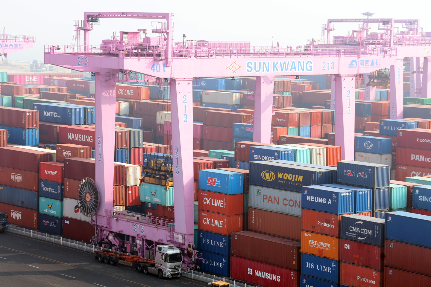 Export-bound containers are stacked at a terminal in Incheon on Feb. 11. [NEWS1]