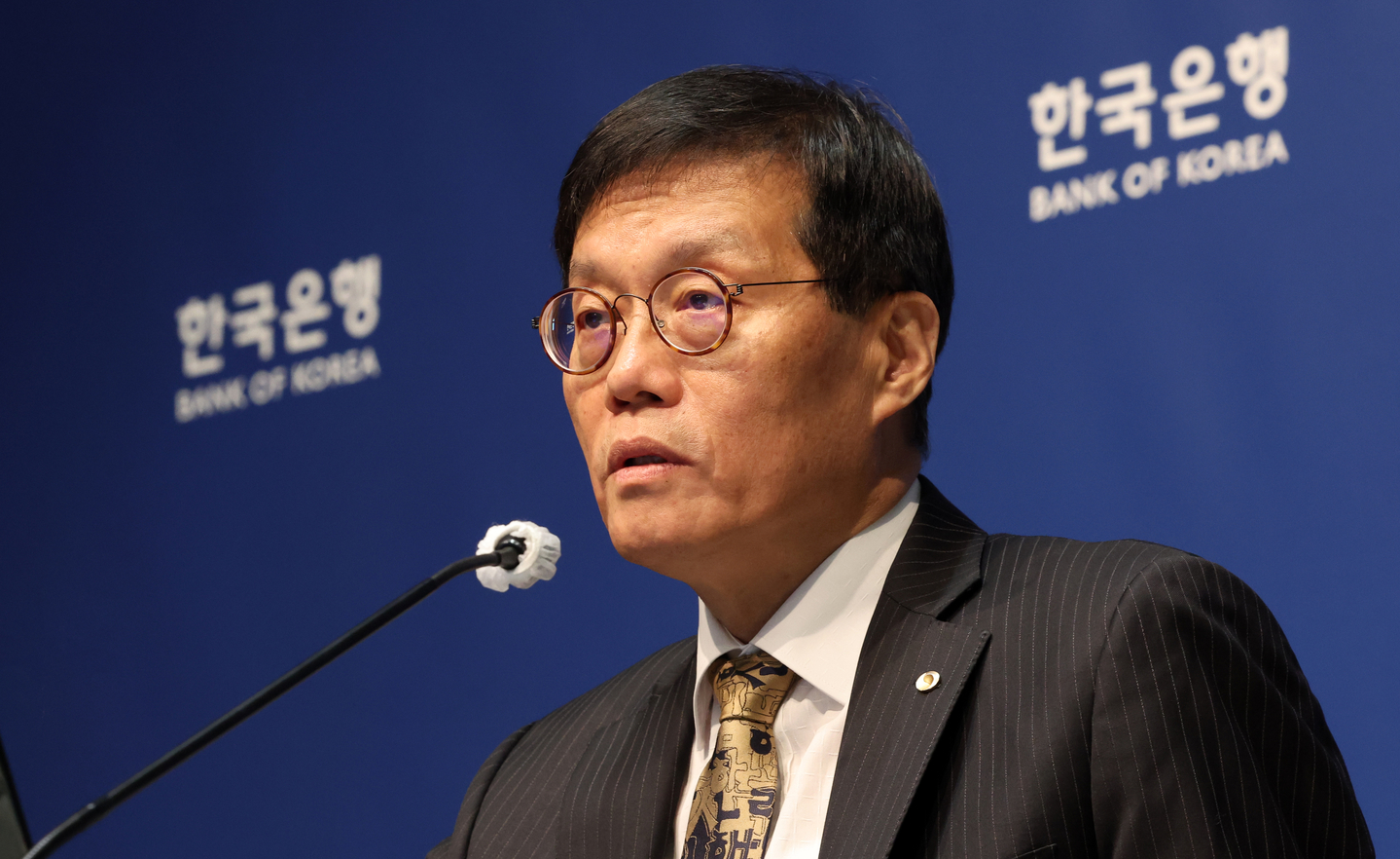 Bank of Korea Gov. Rhee Chang-yong speaks during a press conference on the Monetary Policy Board’s rate decision at the Bank of Korea headquarters in Jung District, central Seoul, on Oct. 23, 2025. [JOINT PRESS CORPS]
