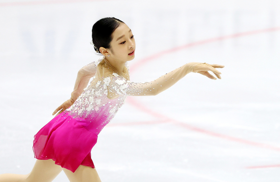 Shin Ji-a, then 14 years old, performs her free skate program during the 2021-22 season. She earned a silver medal at the world junior championship in the same season. [NEWS1] 