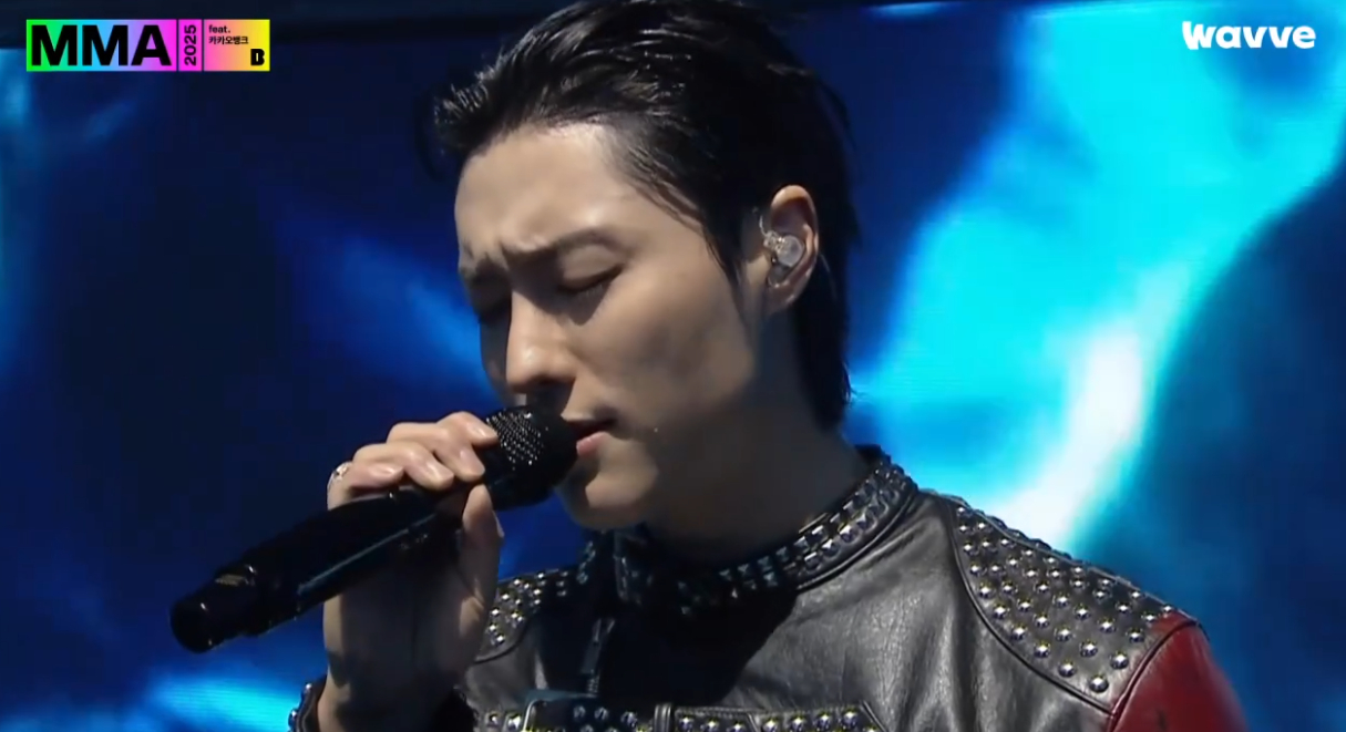Woodz performs during the 2025 Melon Music Awards at Gocheok Sky Dome in western Seoul on Dec. 20, 2025. [SCREEN CAPTURE]