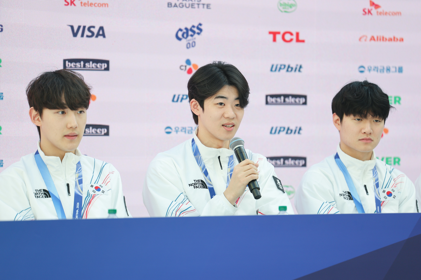 Korean short track speed skater Lee June-seo, center, speaks at a press conference at Korea House in Milan on Feb. 21. [YONHAP]
