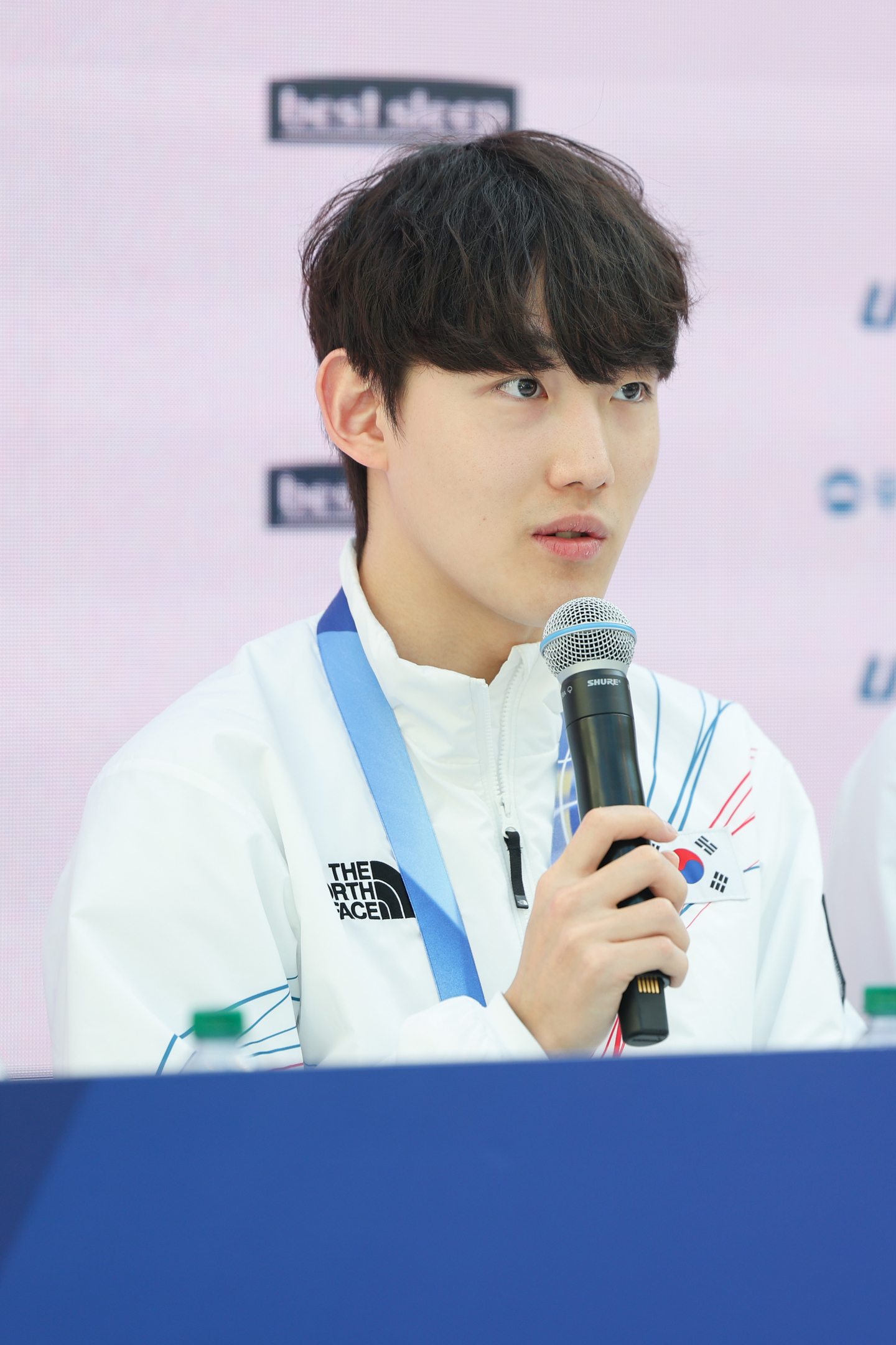  Korean short track speed skater Rim Jong-un speaks at a press conference at Korea House in Milan on Feb. 21. [YONHAP]