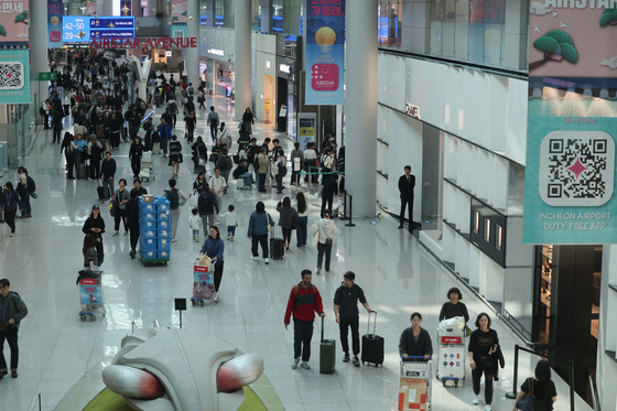 Travelers are seen at duty-free shops inside Incheon International Airport's Terminal 1 on Nov. 6, 2025. [YONHAP]