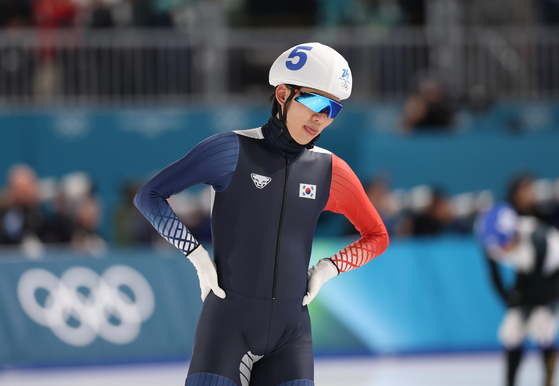 Korea skater Chung Jae-won reacts after finishing fifth in the men's mass start speed skating event at the Winter Olympics at Milano Speed Skating Stadium in Milan on Feb. 21. [YONHAP]