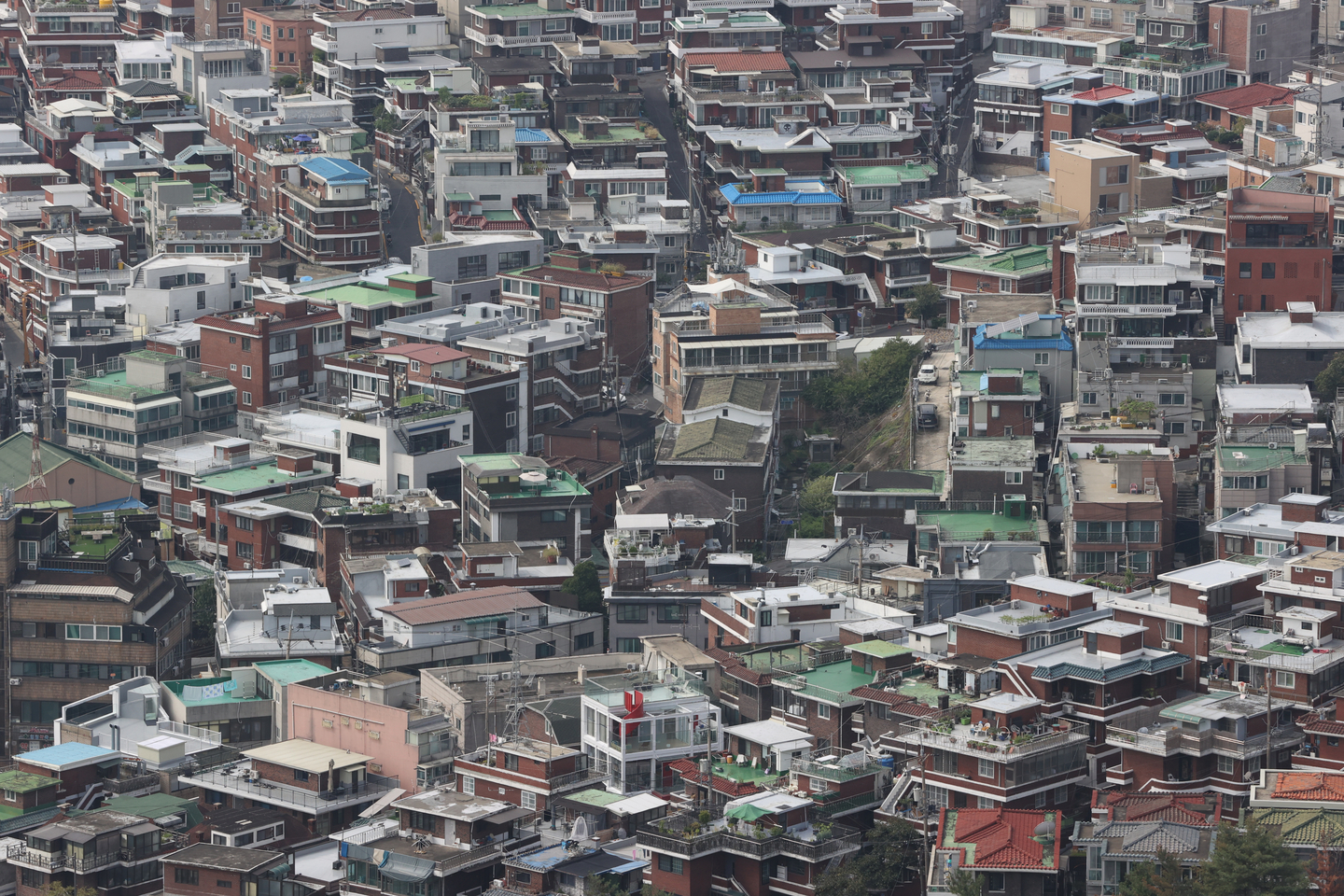 Multi-unit housing buildings are seen from Namsan in central Seoul on Sept. 29, 2025. [YONHAP]