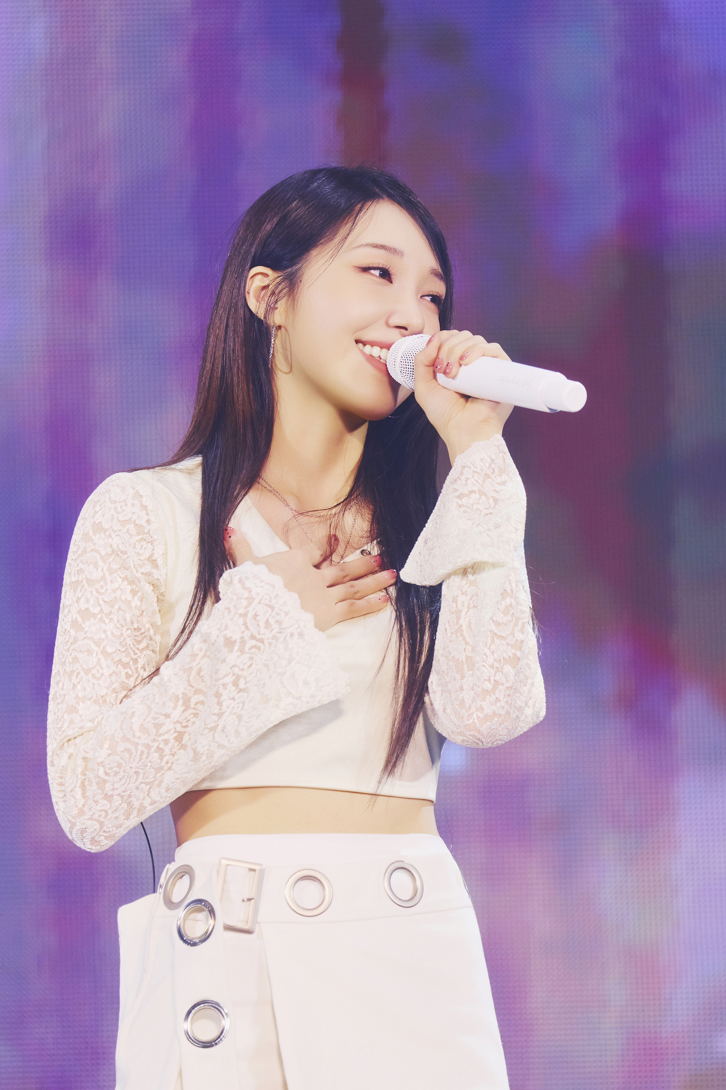 Girl group Apink member Jung Eunji sings during the "The Origin: Apink" concert in Jung District, central Seoul, on Feb. 22. [WITH US ENTERTAINMENT]