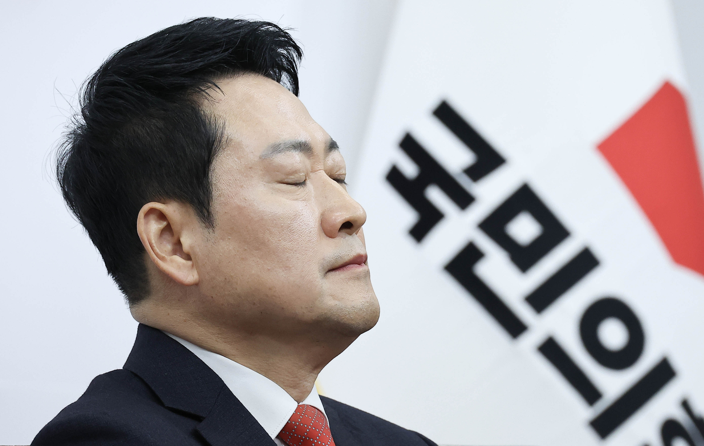 People Power Party (PPP) leader Jang Dong-hyeok is seen during a PPP supreme council meeting at the National Assembly in Yeouido, western Seoul, on Feb. 12. [LIM HYUN-DONG]
