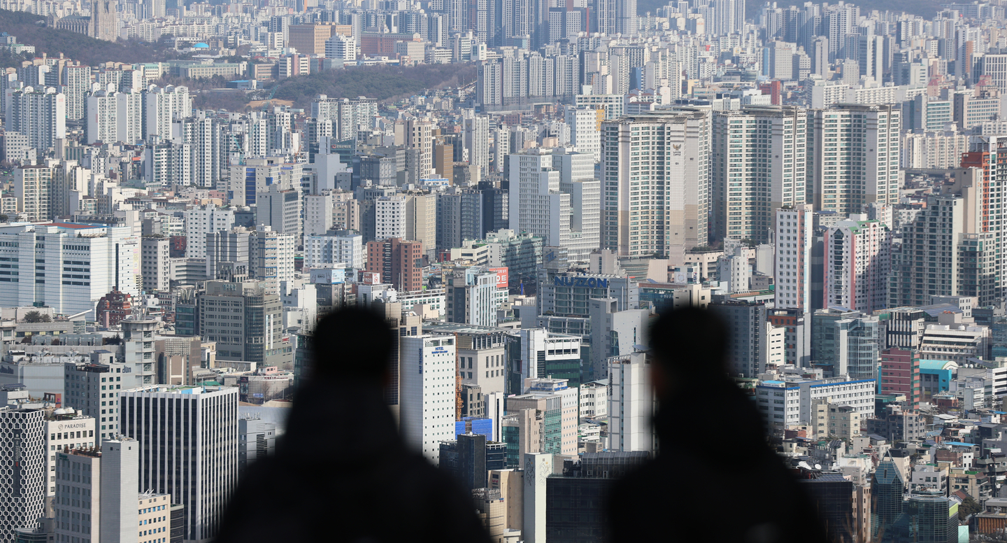 Apartments are seen from Mount Namsan in central Seoul on Feb. 23. [NEWS1] 