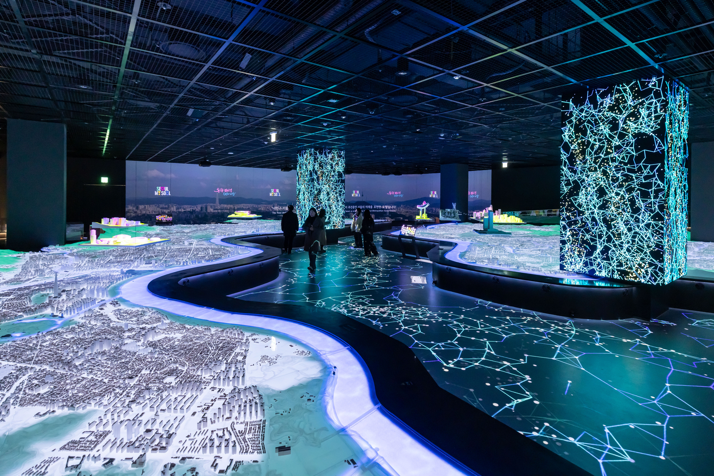 Exhibition Hall 1 of Seoul Gallery in the basement of the City Hall in central Seoul displays the city in miniature. [SEOUL METROPOLITAN GOVERNMENT]