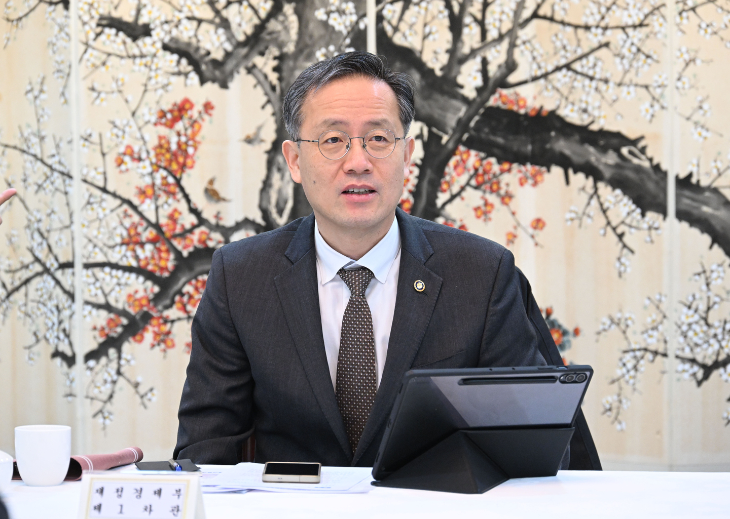 First Vice Finance Minister Lee Hyoung-il speaks during a meeting at the government complex in Jongno District, central Seoul, on Feb. 23. [NEWS1]