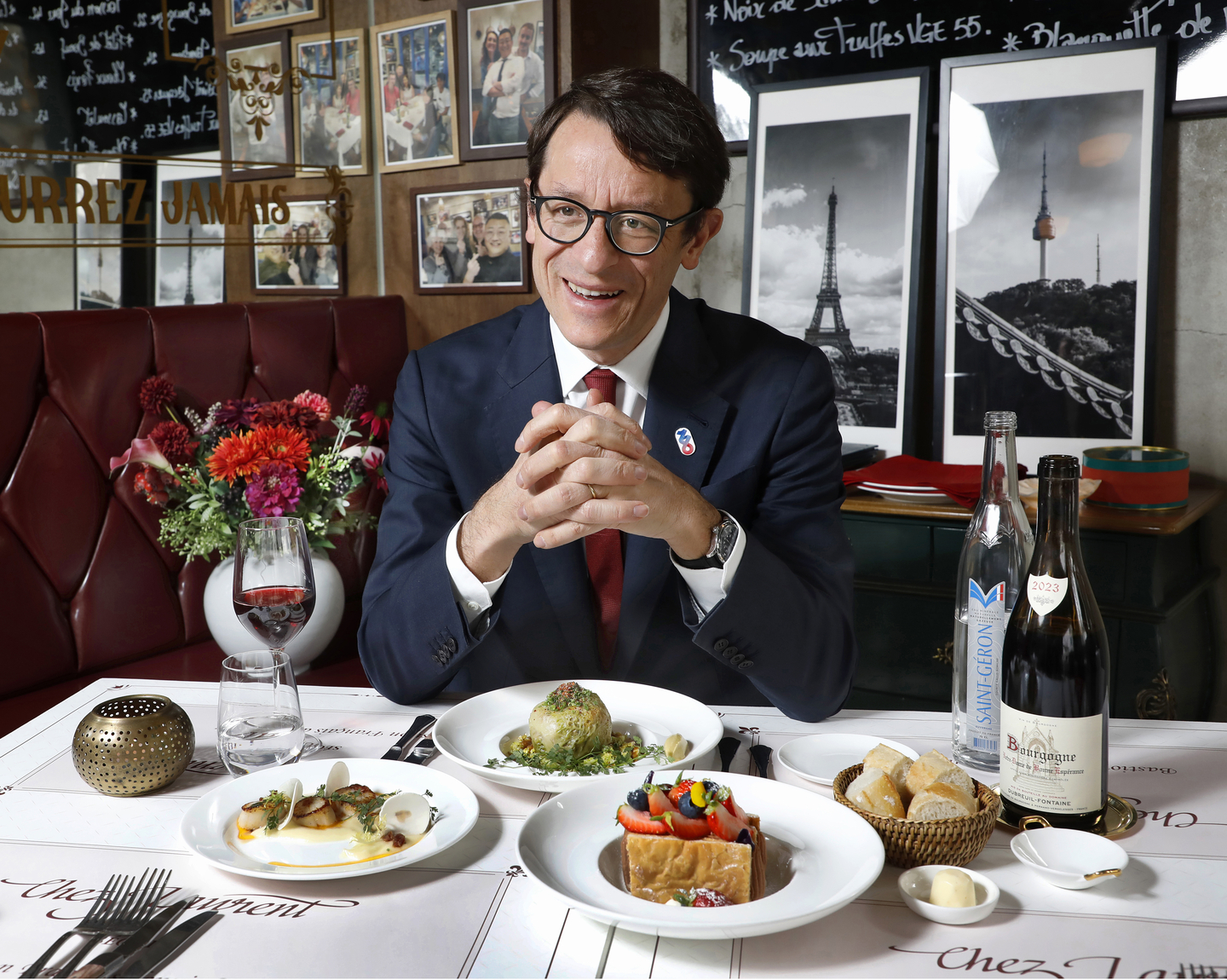 French Ambassador to Korea Philippe Bertoux speaks during an interview with the Korea JoongAng Daily on Feb. 12 at Chez Laurent, a French bistro in Yongsan District, central Seoul, with classic French dishes served on the table in front of him. [PARK SANG-MOON]
