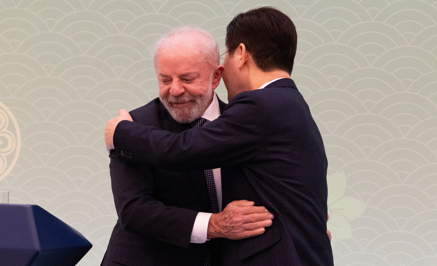 President Lee Jae Myung, right, and Brazilian President Luiz Inacio Lula da Silva, hug during their joint press conference at the Blue House in central Seoul on Feb. 23. [AP/YONHAP]