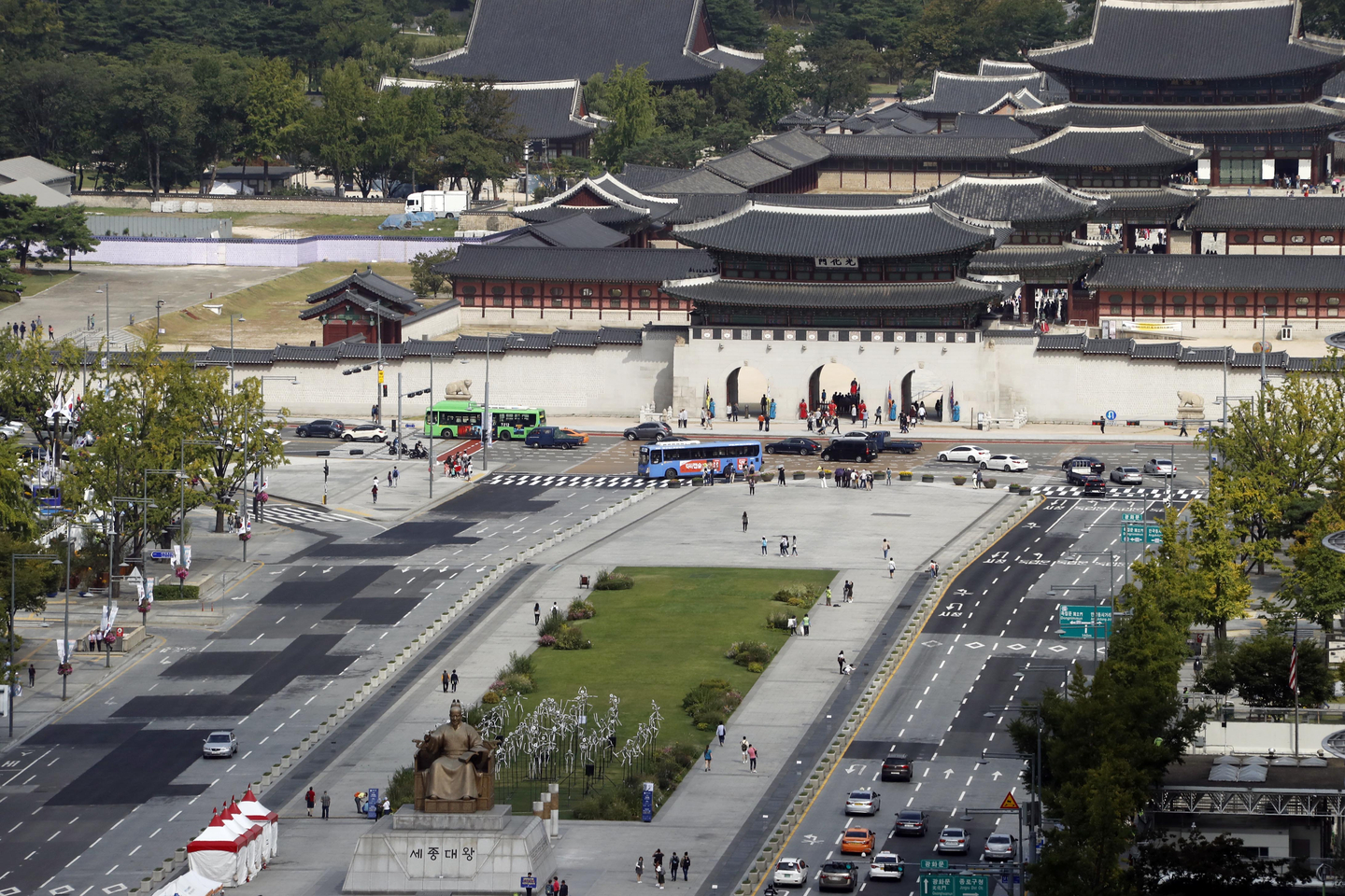 Gwanghwamun Square in 2017 [YONHAP]