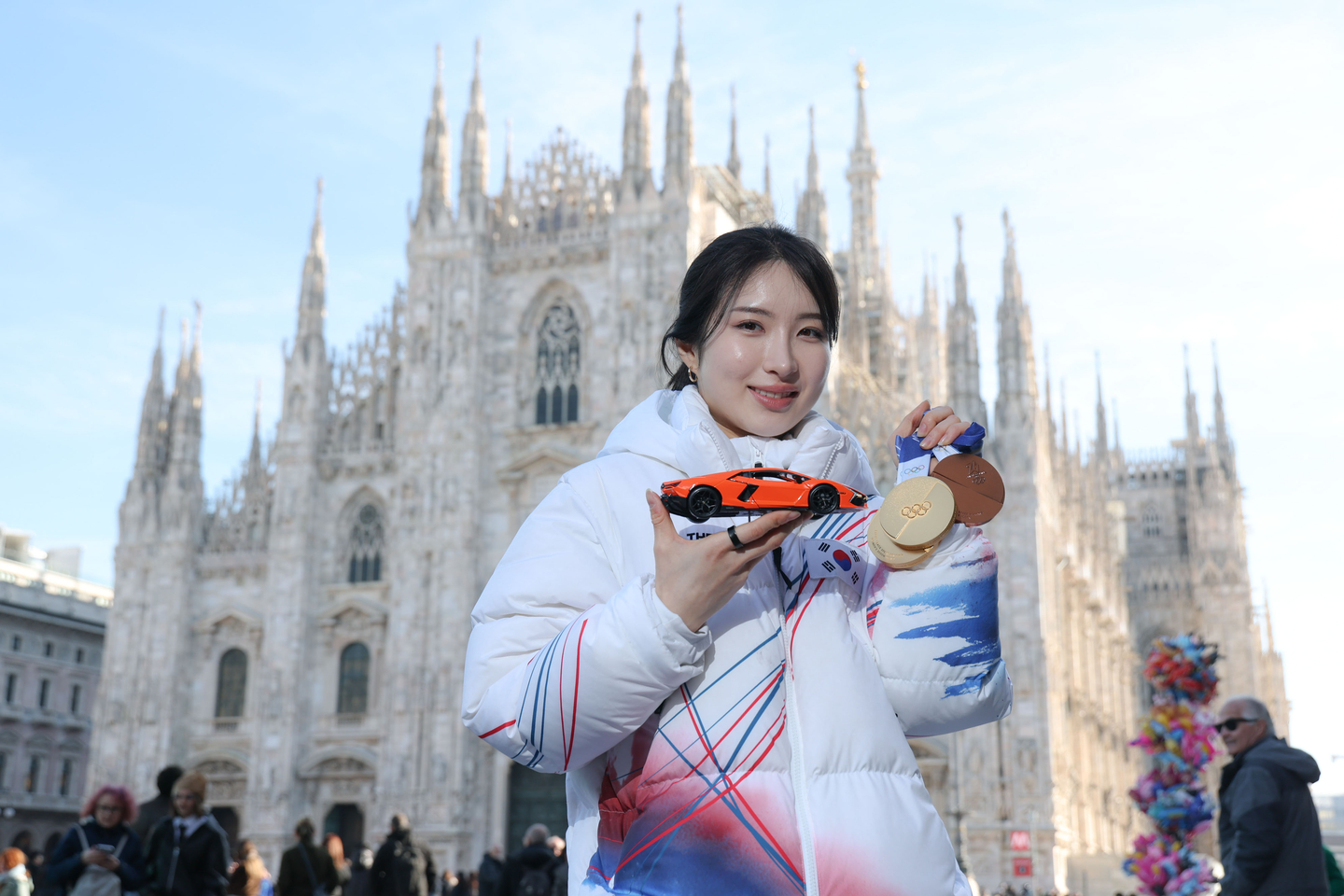 Short track speed skater Kim Gil-li poses during an interview with the JoongAng Ilbo in front of the Duomo di Milano in Milan on Feb. 21. [KIM JONG-HO] 