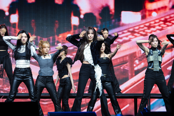 Girl group IVE performs ″Blackhole,″ the lead track of its second full-length album ″Revive+,″ during a press showcase held at Yes24 Live Hall in eastern Seoul on Feb. 23. [DANIELA GONZALEZ PEREZ]