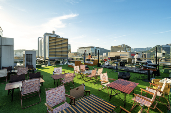 Koreana Hote'sl rooftop dalbit pocha [SCREEN CAPTURE]