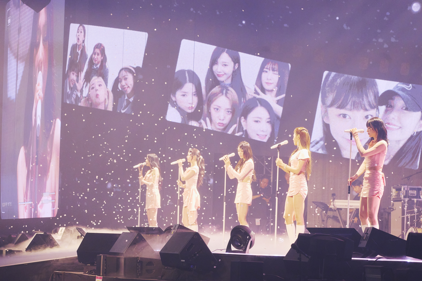 Girl group Apink performs during its "The Origin: Apink" concert in Jung District, central Seoul, on Feb. 22. [WITH US ENTERTAINMENT]