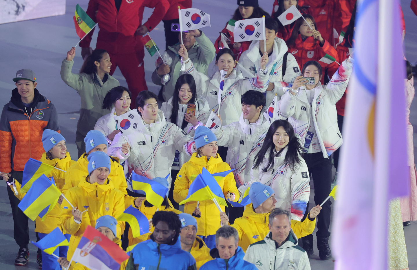 Korean athletes enter the Verona Olympic Arena in Verona, Italy, for the closing ceremony of the Milan-Cortina Winter Olympics on Feb. 22. [YONHAP] 