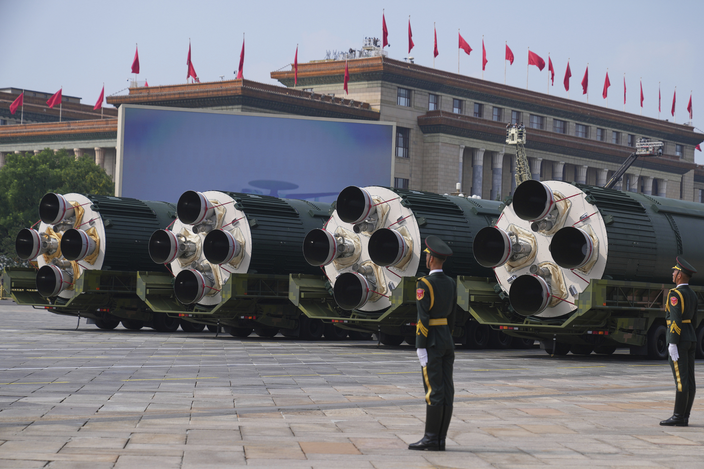 The DF-5C liquid-fueled intercontinental strategic nuclear missiles take part in a military parade to commemorate the 80th anniversary of Japan's World War II surrender held in front of Tiananmen Gate in Beijing, China, on Sept. 3, 2025. [AP/YONHAP]