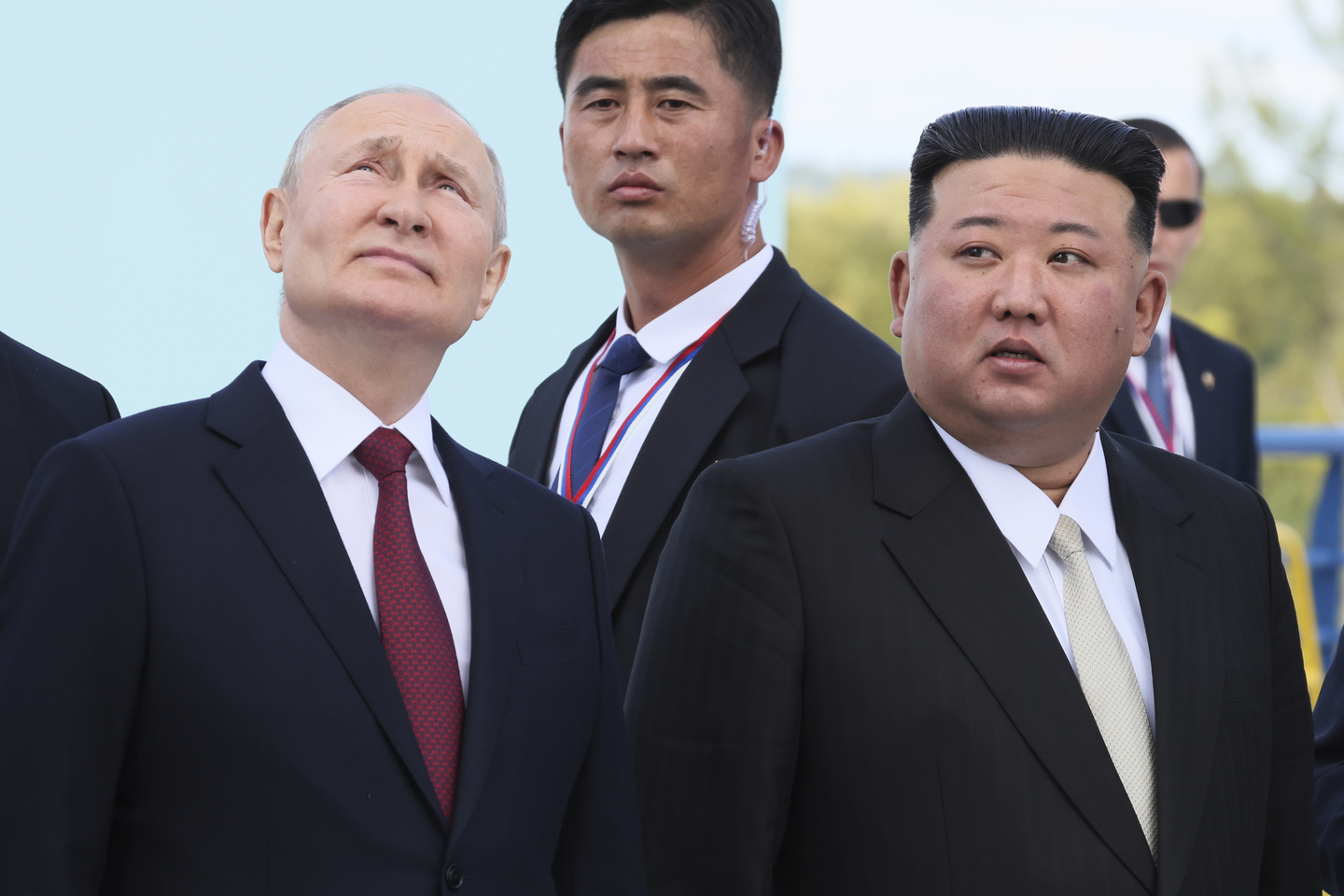 Russian President Vladimir Putin, left, and North Korean leader Kim Jong-un examine a launch pad of Soyuz rockets during their meeting at the Vostochny Cosmodrome in the far eastern Amur region of Russia on Sept. 13, 2023. [AP/YONHAP]