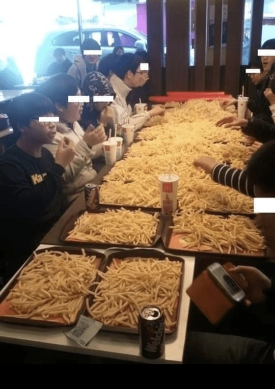 A screenshot of previous french fry gathering posted on Karrot [SCREEN CAPTURE]