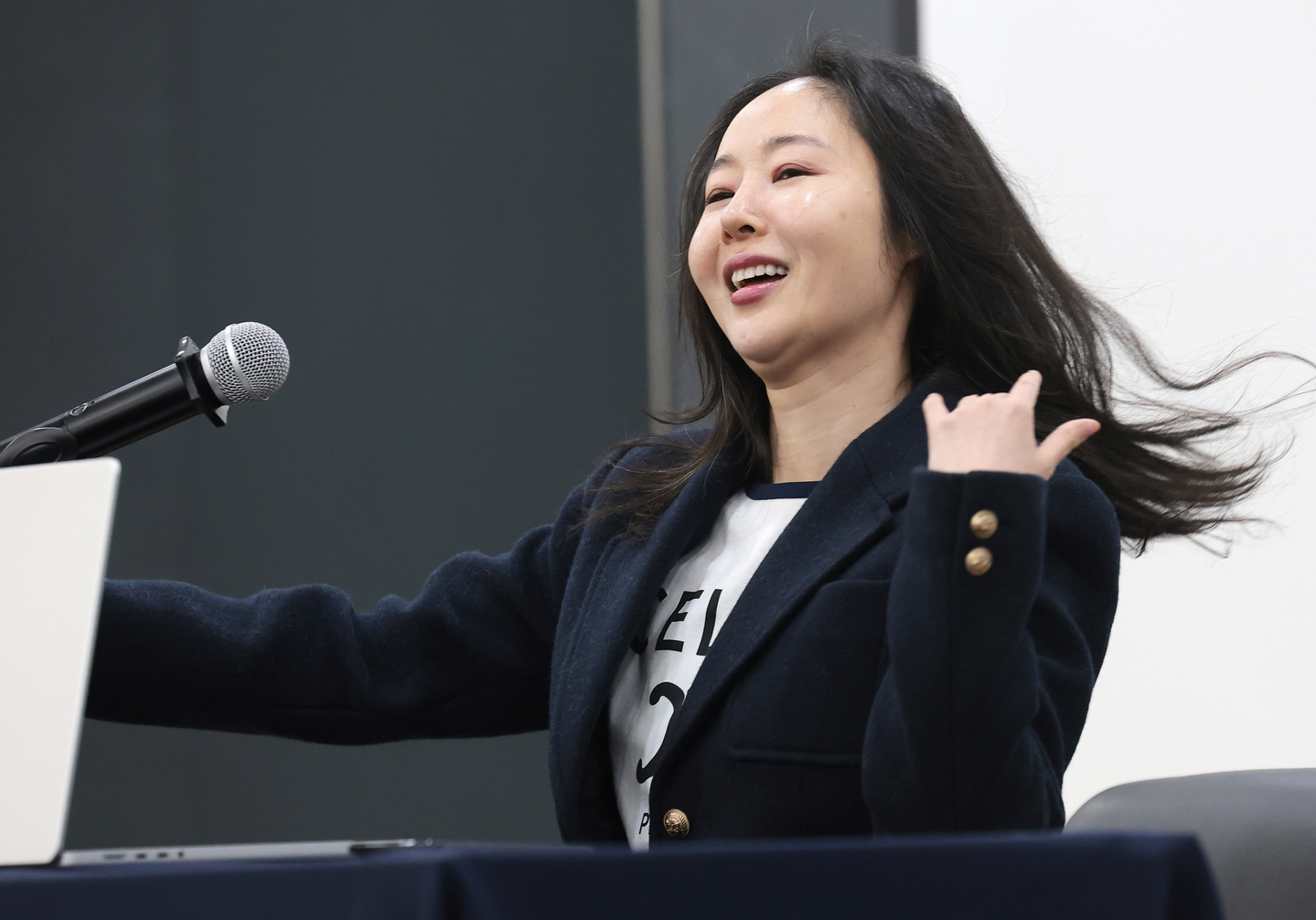 Min Hee-jin, former ADOR CEO and founder of ooak records, attends a press conference held in Jongno District, central Seoul, on Feb. 25. [NEWS1]