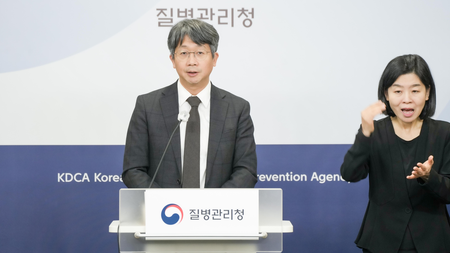 Lim Seung-kwan, commissioner of the Korea Disease Control and Prevention Agency (KDCA), speaks during a press briefing at the KDCA headquarters in Cheongju, North Chungcheong, on Feb. 25. [YONHAP]