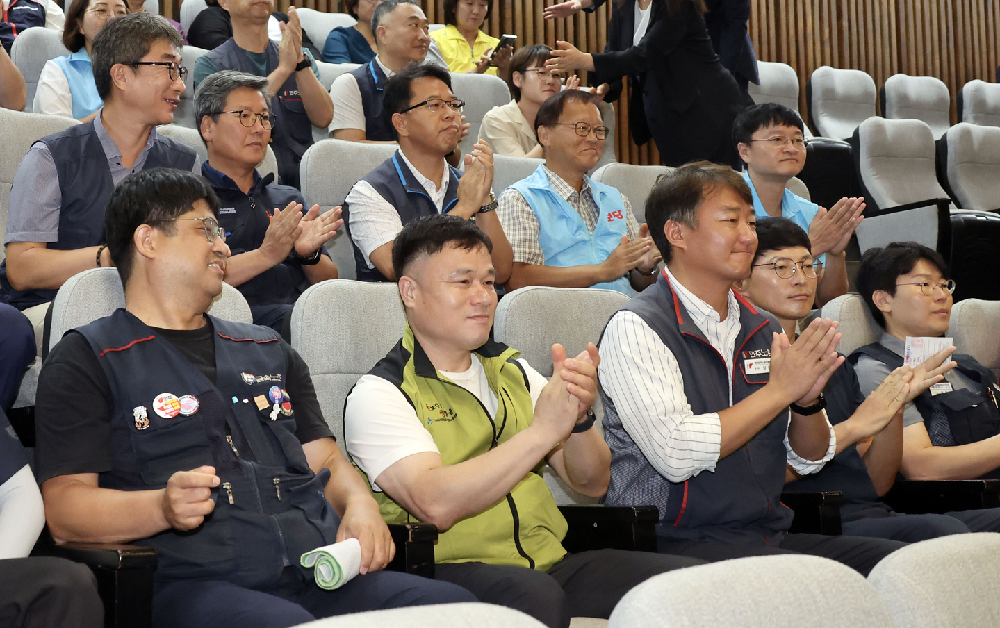 Members of the Korean Confederation of Trade Unions applaud at the National Assembly in western Seoul on Aug. 24, 2025, after the "Yellow Envelope" law was passed with 183 votes in favor out of 186 lawmakers present. [KIM SEONG-RYONG]