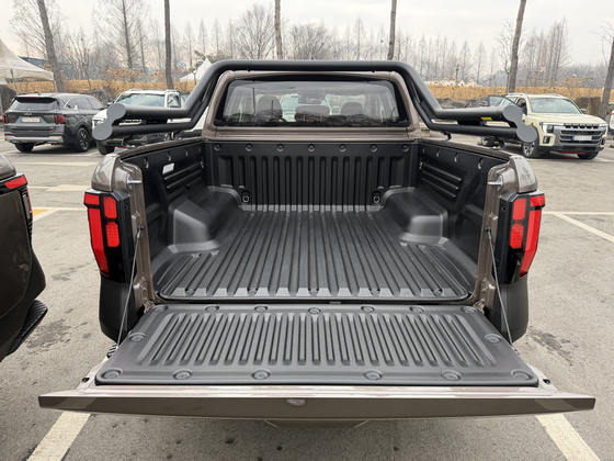 The truck's capacity extends up to 700 kilograms (1,543 pounds). [SARAH CHEA]