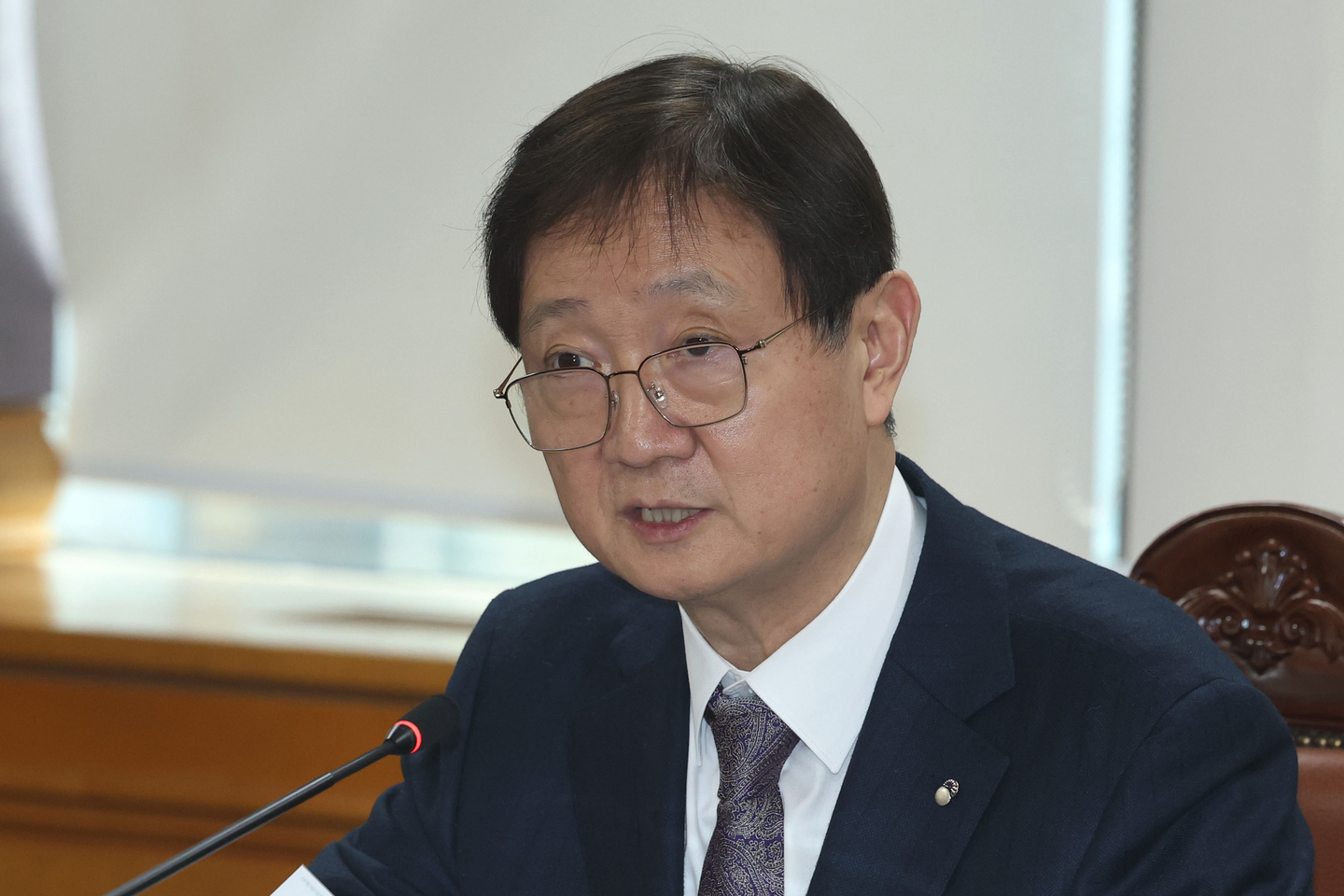 Lee Chan-jin, governor of the Financial Supervisory Service, speaks at the Korea Federation of Banks in central Seoul on Feb. 12. [NEWS1]