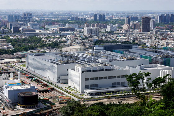 A general view of the Taiwan Semiconductor Manufacturing Company's (TSMC) fabrication plant in Kaohsiung, Taiwan, June 7, 2025. [REUTERS/YONHAP]