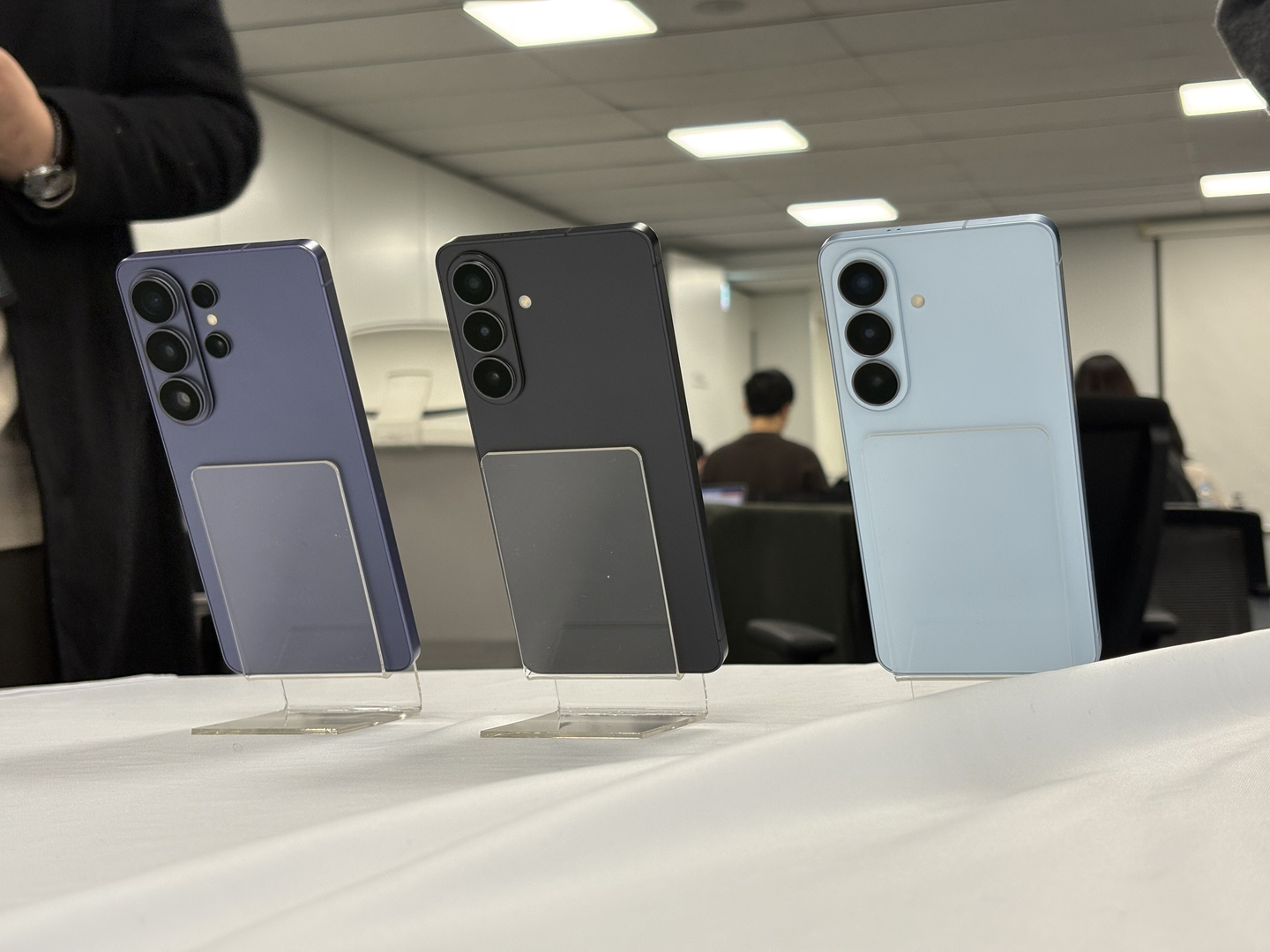 From right, Galaxy S26 Ultra, Plus and base models are displayed at a press briefing held at the company’s Taepyeongro building in central Seoul on Feb. 26. [LEE JAE-LIM]