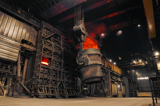 Posco No. 2 steelmaking Converter applied autonomous operation system. A still ladle is automatically travelling to a steel converter [POSCO]
