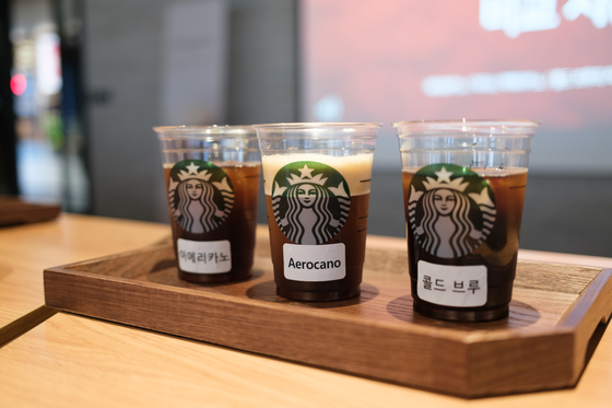 From left, an iced Americano, an Aerocano and a cold brewed coffee [CHO YONG-JUN]