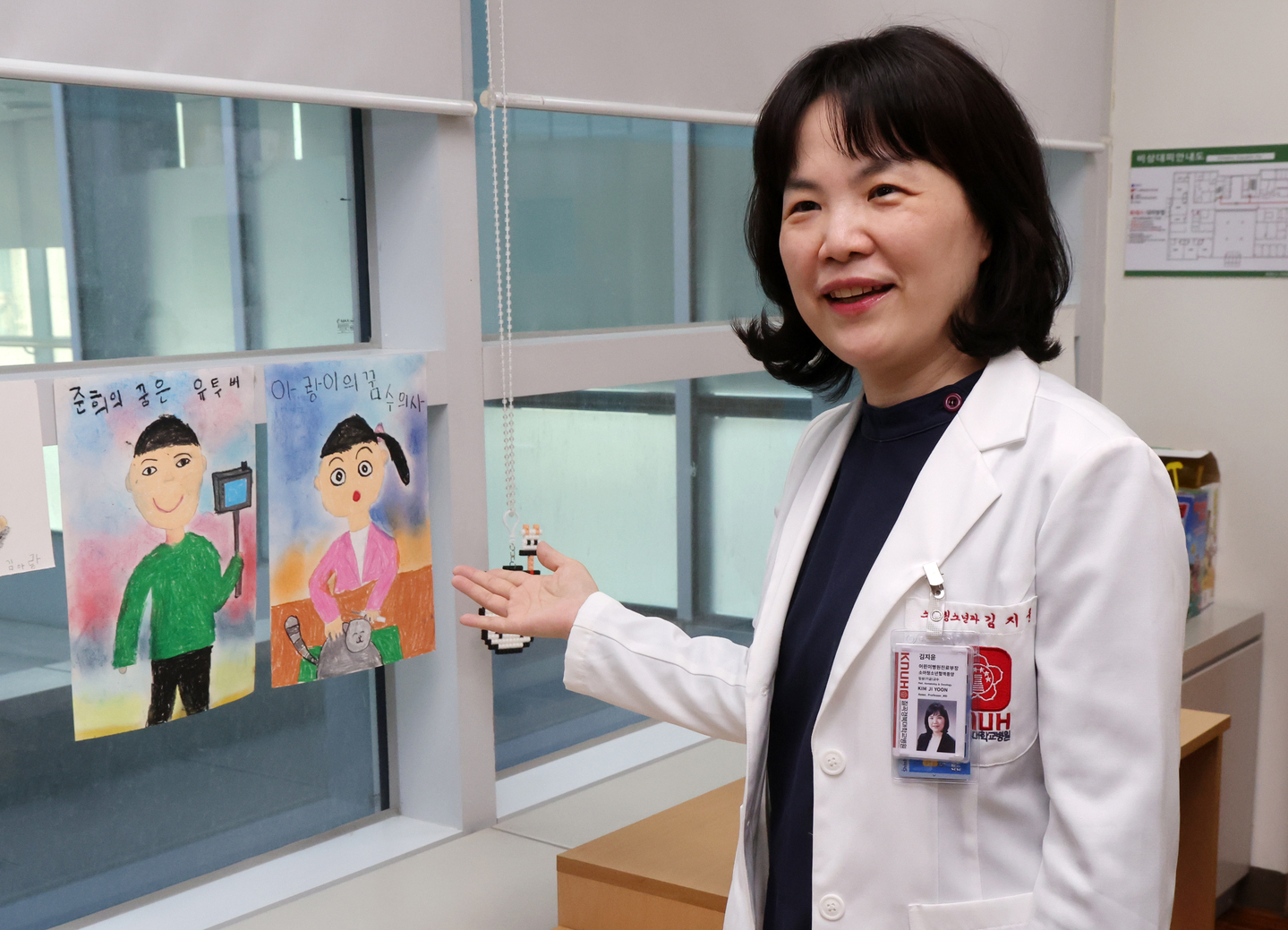 Kim Ji-yun, a professor of pediatrics at Kyungpook National University Chilgok Hospital, speaks during an interview with the JoongAng Ilbo at the hospital in Daegu on Feb. 19. [SONG BONG-GEUN]