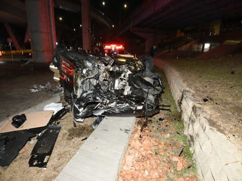 The wreckage of a Porsche that fellwhile traveling on Banpo Bridge in Seoul at about 8:44 p.m. on Feb. 25 [NEWS1]