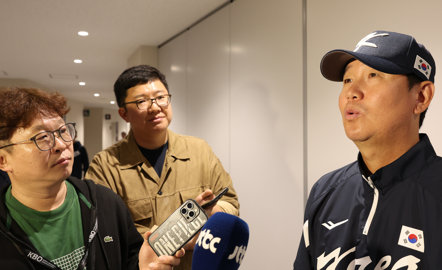 Ryu Ji-hyun, coach of the Korean national baseball team for the World Baseball Classic, speaks in an interview ahead of a scrimmage on Feb. 27. [YONHAP]