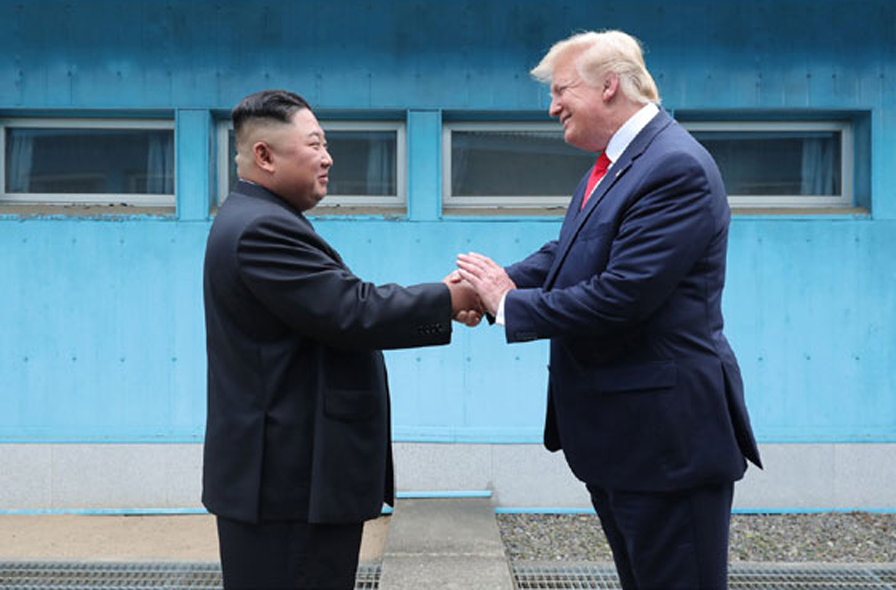 North Korean leader Kim Jong-un, left, and U.S. President Donald Trump hold hands during a summit at the Panmunjom truce village along the inter-Korean border on June 30, 2019. [YONHAP]