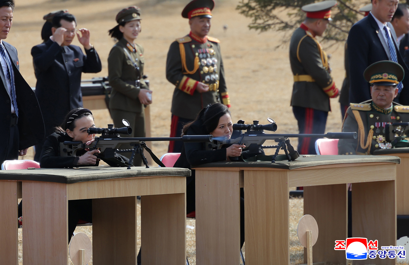 Kim Yo-jong, left, takes aim with a rifle at a firing range on Feb. 27 in this photo carried by the North's official Korean Central News Agency the following day. [YONHAP]