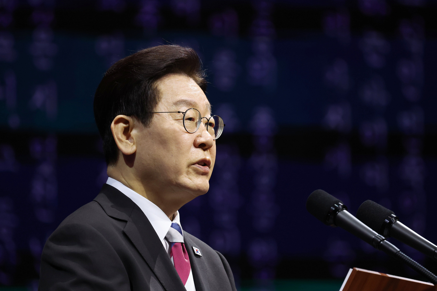 President Lee Jae Myung delivers a speech during an event commemorating March 1 Independence Movement Day at Coex in southern Seoul on March 1. [JOINT PRESS CORPS]