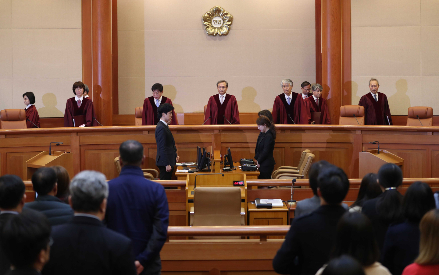 Then-Constitutional Court President Yoo Nam-seok and justices enter the main courtroom of the Constitutional Court in Seoul on April 11, 2019, to deliver a ruling on the constitutionality of a law that criminalized abortion. The court ruled the ban unconstitutional that day. [NEWS1]