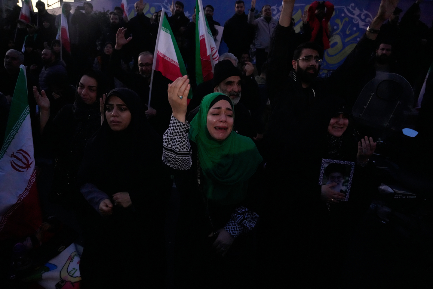 Government supporters mourn in a gathering after state TV officially announced the death of Iranian Supreme Leader Ayatollah Ali Khamenei, in Tehran, Iran, on March 1. [AP/YONHAP]