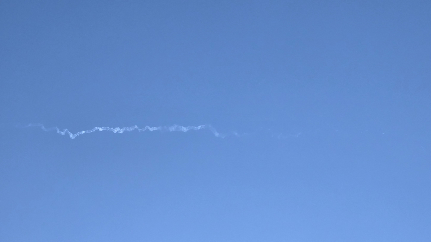 A missile falls after it is intercepted in Jordan. [KOREAN ASSOCIATION IN JORDAN]