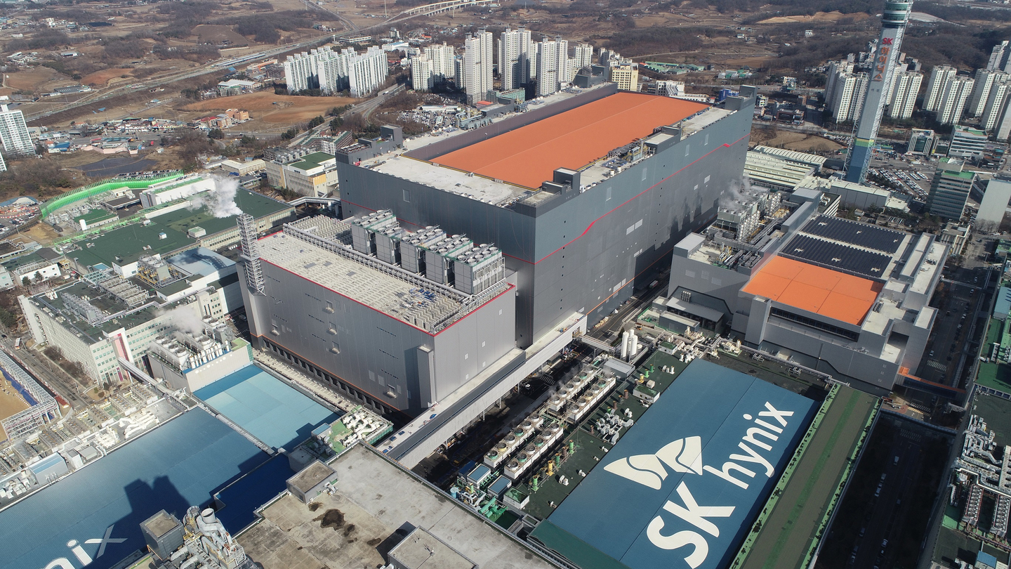An aerial view of SK hynix's M16 semiconductor plant in Icheon, Gyeonggi [SK HYNIX]