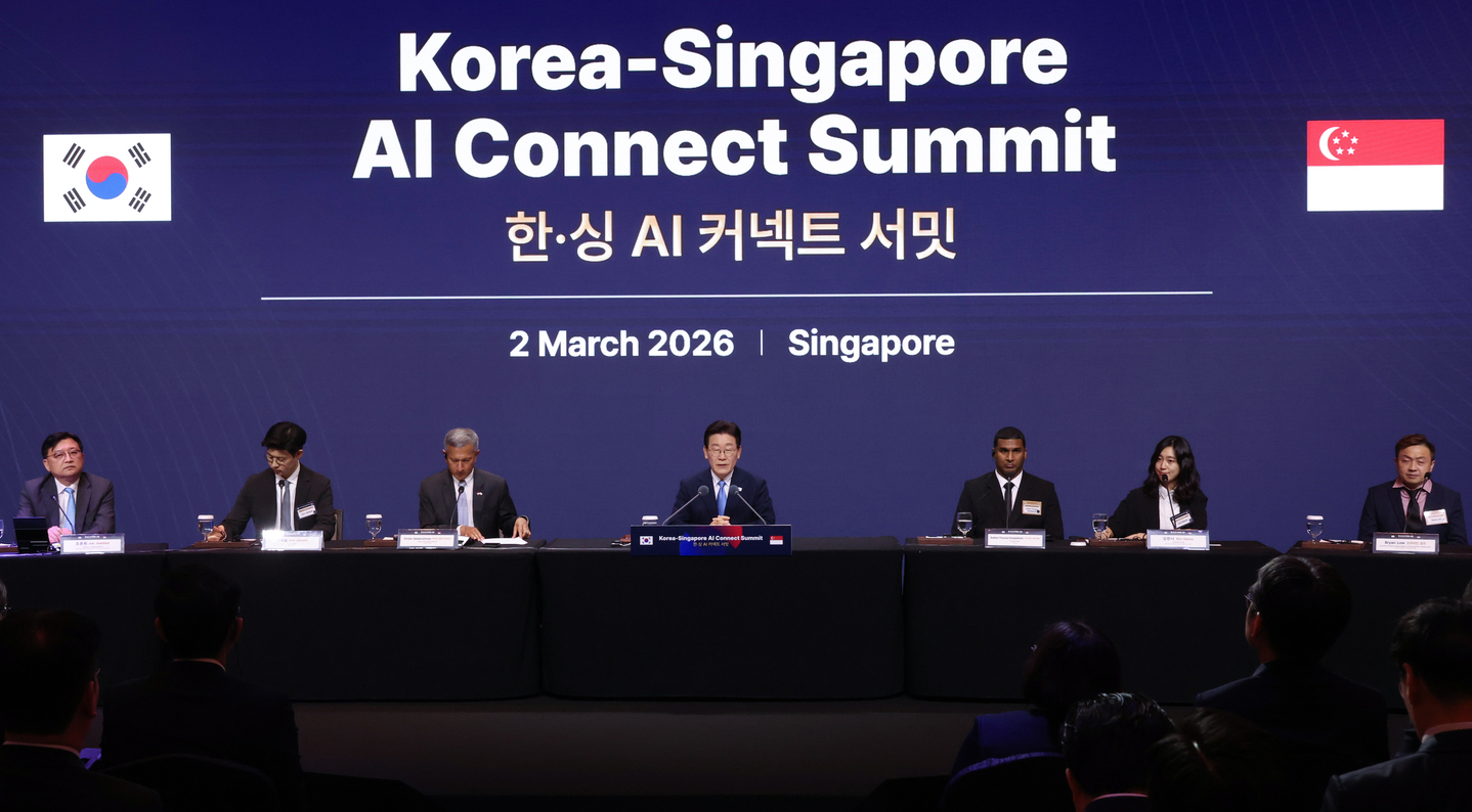 President Lee Jae Myung, center, speaks during the Korea-Singapore AI Connect Summit in Singapore on March 2. [JOINT PRESS CORPS]