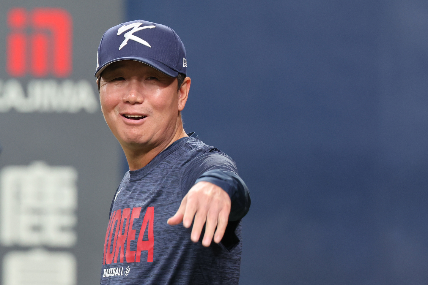 Ryu Ji-hyun, Korean national baseball team manager, looks on ahead of a tune-up game against the Hanshin Tigers at Kyocera Dome in Osaka on March 2. [YONHAP] 