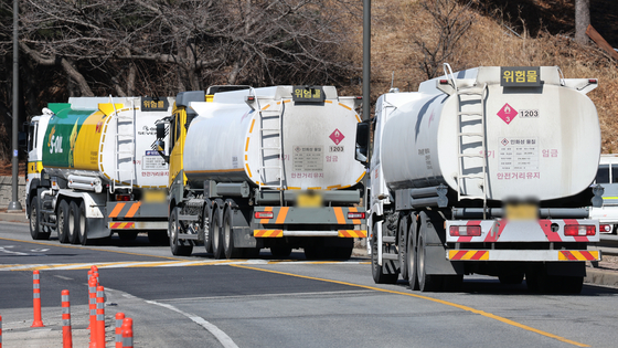 Oil tankers in Seongnam, Gyeonggi, on March 3 [YONHAP] 