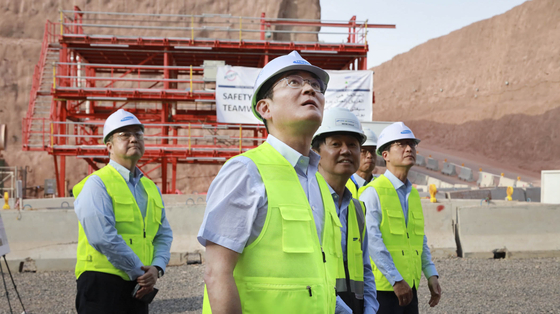 Samsung Electronics Chairman Lee Jae-yong inspects a construction site of the Neom new city project in Saudi Arabia, on Oct. 1, 2023. [YONHAP]