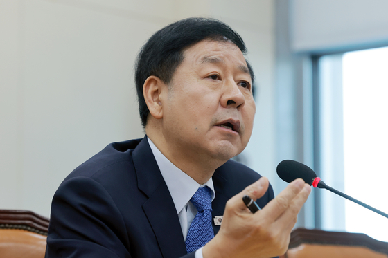 Finance Minister Koo Yun-cheol speaks at a special parliamentary committee meeting for a special U.S. investment bill at the National Assembly in western Seoul on March 4. 
